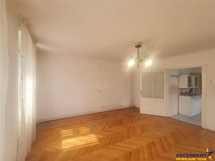 Casa in zona centrala, curte individuala, acces auto, renovabila, Brasov