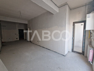 Apartament 2 camere la gri balcon etaj intermediar Doamna St