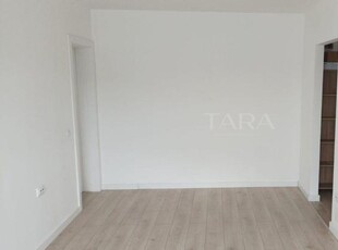 Apartament 2 camere, zona Vivo