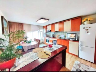 Apartament 3 camere in zona PLOPILOR