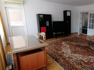 Apartament 4 camere- de închiriat Strada Mosoaia.