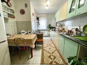 Apartament cu 3 camere de vanzare in cartierul Intre Lacuri