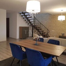 Apartament cu 3 camere de vanzare in Floresti