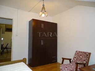 Apartament cu 3 camere de vanzare in zona Plopilor