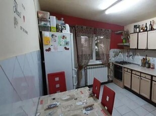 Apartament cu 3 camere de vanzare in zona Scoala Ion Agarbiceanu