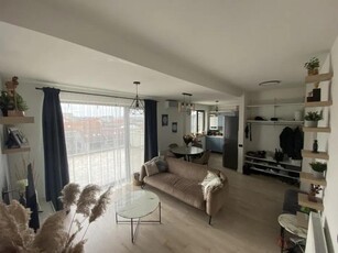 Apartament de 3 camere, 65mp, terasa de 85mp, parcare, zona Bonjour