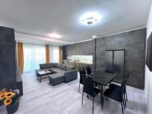 Apartament in zona centrala cu garaj , blocurile albe