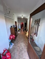 Apartament intr-o casa cu curte comuna in Andrei Muresanu