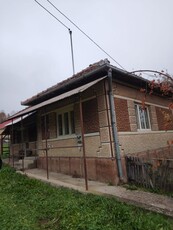 Casa in Hida cu 90 ari teren