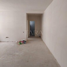 Vand apartament cu 2 camere in Floresti.