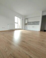 Vand apartament cu 3 camere in Floresti.