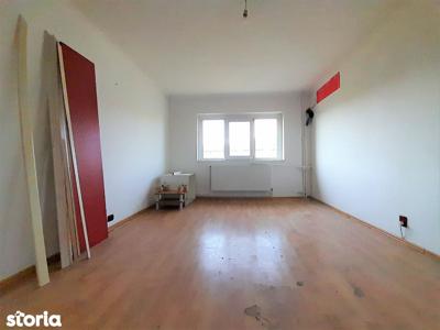 Apartament 3 camere, zona Bd. 1 Mai / Poarta 6, etaj 4 / 5, comision 0