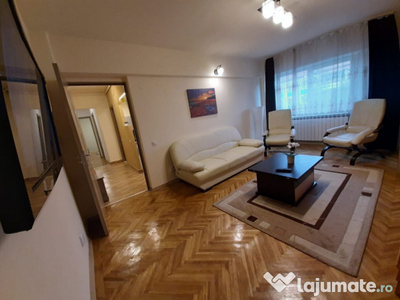 INCHIRIEZ apartament 3 camere decomandat,renovat, zona Centrala