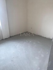 Apartament 3 camere semifinisat Floresti, zona Terra