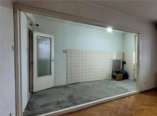 Apartament aparte cu 2 camere+mansarda, de renovat, Oradea, Cartier Iosia