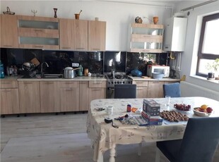 Apartament cu 2 camere de vanzare in zona Floresti.