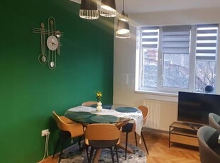 Apartament cu 2 camere decomandate in zona centrala!