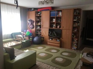 Apartament 3 camere de vanzare in zona Poligon.