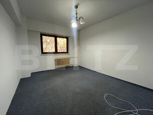 Apartament cu 3 camere la parter, 74 mp, zona-Calea București