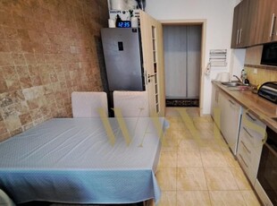 Apartament de 3 camere, 69mp, etaj intermediar, 2 parcari, zona Europa