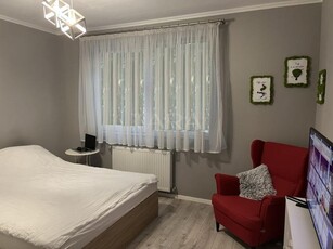 Apartament decomandat cu 2 camere in zona Florilor.