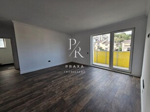 Apartament FINISAT 3 camere, 2 bai, etaj intermediar, garaj, Zona centrala!