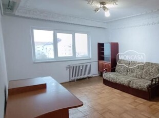 Chirie apartament 2 camere zona Donici, etaj 4 cu sarpanta