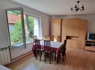 De inchiriat apartament cu 2 camere zona Centrala.