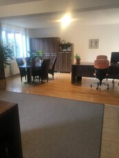 De inchiriat apartament cu 3 camere in vila zona Piata Engels