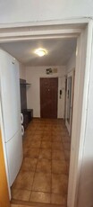 Vând apartament cu trei camere.