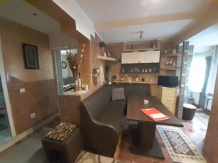 Vanzare apartament cu 3 camere in zona Piata Cipariu