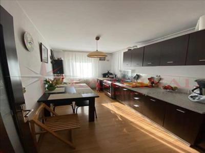 Vanzare apartament 3 camere mobilatutilat C.E.C Harmanului, Brasov