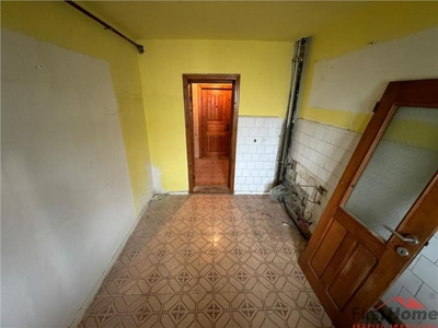 Apartament 2 camere, etaj 2, zona Banca Tiriac, 60mp, liber !