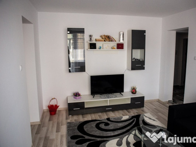 Inchiriez apartament 3 camere Vest in cetate, langa Panini