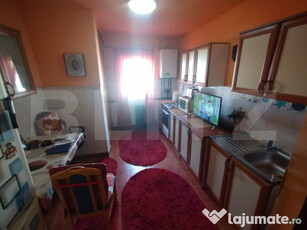 Apartament 3 camere, 65mp, decomandat, etaj 4, zona Sensul V