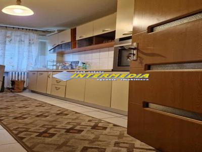 Apartament cu 4 camere de vanzare zona Bulevard etaj 2 Cetate Alba Iulia