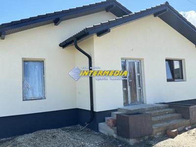 Casa Noua de vanzare pe un nivel cu 3 camere in Alba Iulia cu toate utilitatile la 132000 Euro