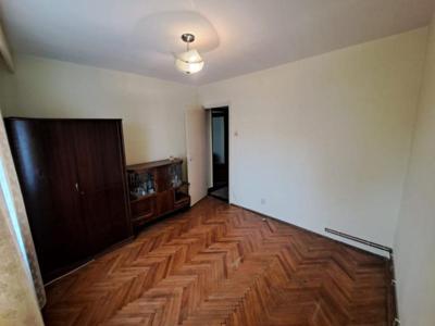 Vanzare-Apartament cu 2 camere semidecomandat etaj 3 (6945)