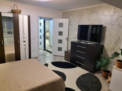 Apartament 3 camere, Zona Stejari, etaj 1