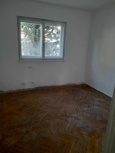 Apartament 4 Camere Zona Lic. Mihai Eminescu , Etaj 3