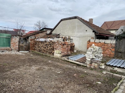 Casa veche cu Teren 543 mp de vanzare cu dublu front in zona Clujului, Oradea