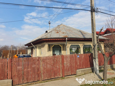 Casa situata la 5 minute de Ploiesti, in Stoenesti, teren 1760 mp