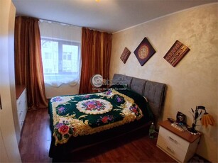 Apartament cu 2 camere, decomandat, etaj 2, cu balcon, centrala proprie si AC, in Mircea Cel Batran - 92000