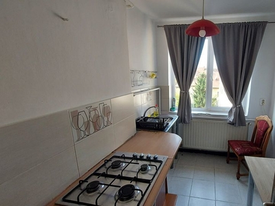 Apartament 2 camere decomandat central Piata 700