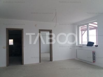 Apartament spatios bloc nou 3 camere 96 mp zona linistita in Cisnadie