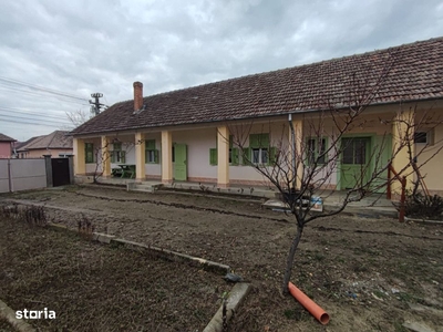 Casa traditionala cu 3 camere si curte mare, Vladimirescu