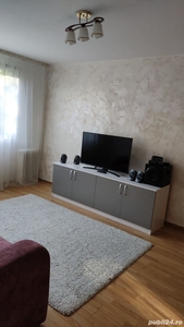 De închiriat apartament 3 camere