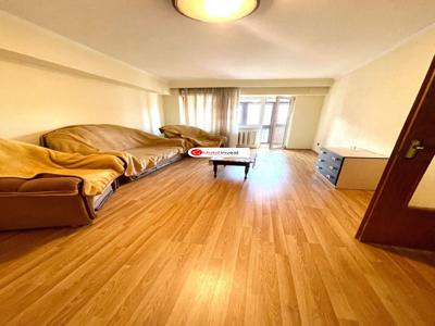 Apartament 3 camere, 2 bai, etaj 3, zona Centru