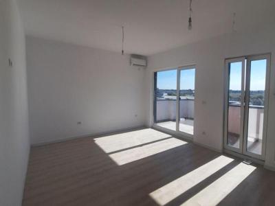 Apartament cu 3 camere si loc de parcare