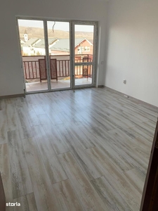 Apartament 3 camere de vanzare, Floresti